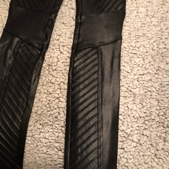 Spanx Faux Leather Moto Leggings size XS - Picture 5 of 6